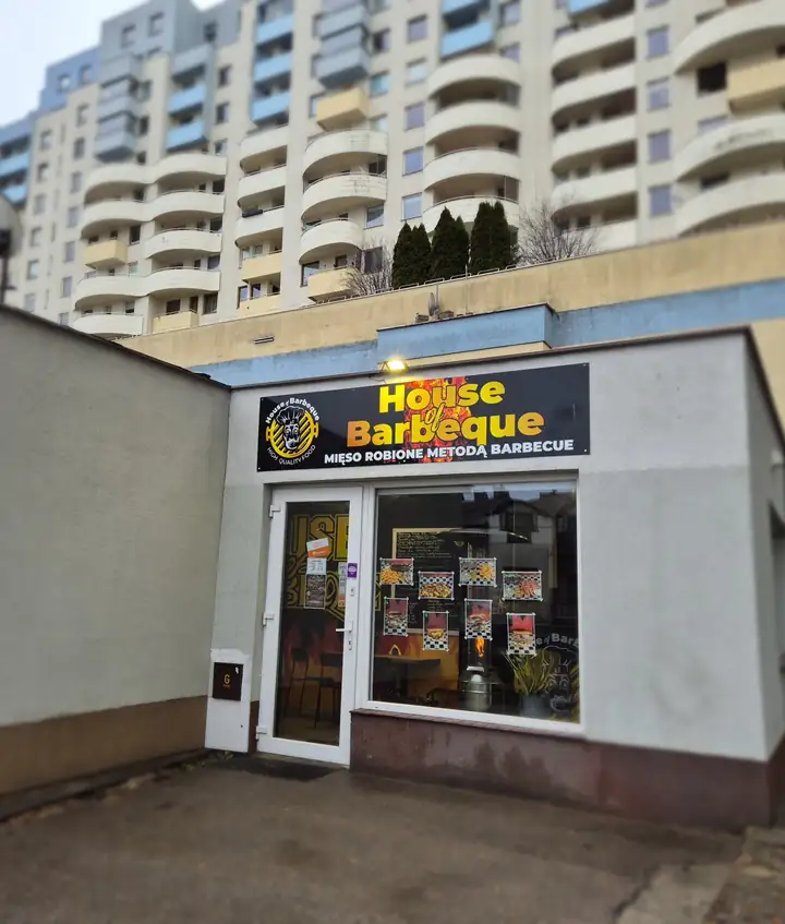 Lokal House Of Barbeque wieczorem